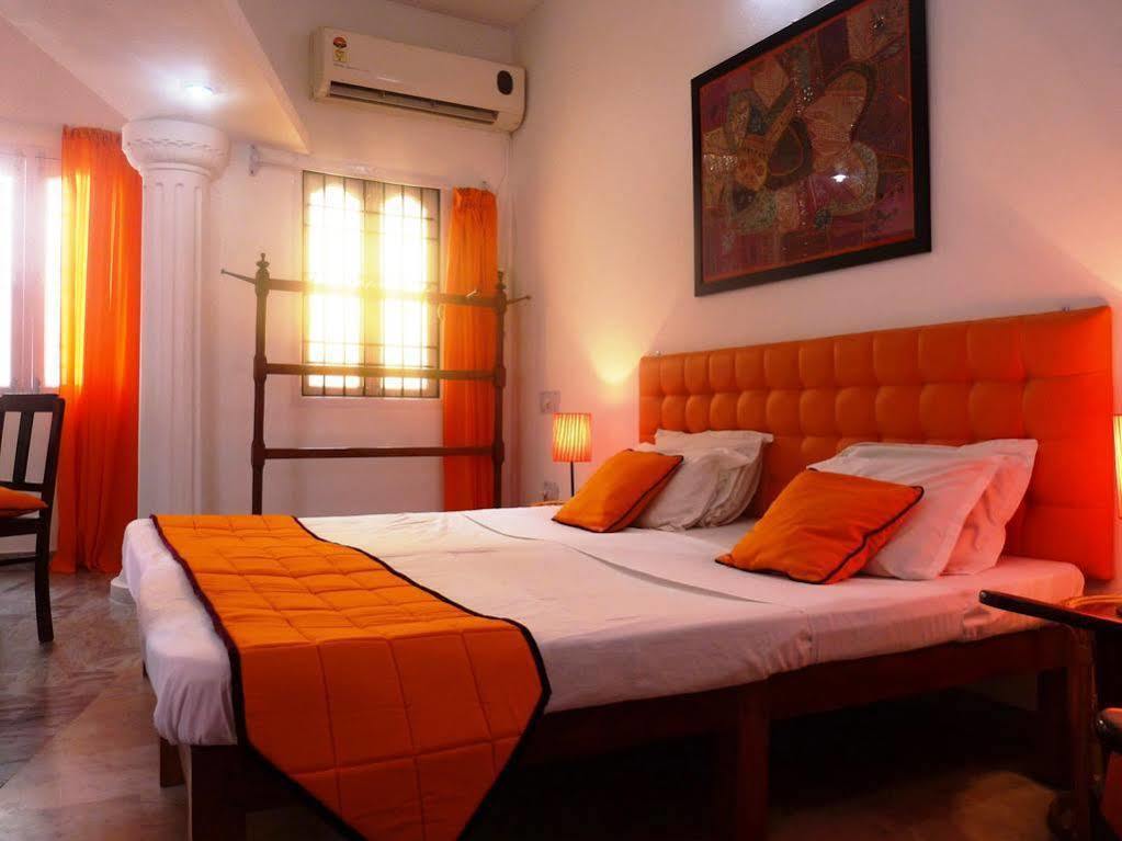 L'Escale Hotel Pondicherry Exterior photo